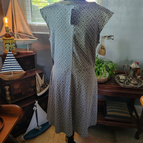 Geometric Patterned Dress - Picture 2 of 3